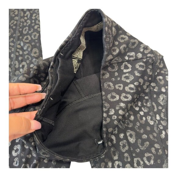 Victoria Sport Women SZ XS Black Leopard Print Leggings-Mesh Sides-Gym Yoga Comf - Picture 12 of 12